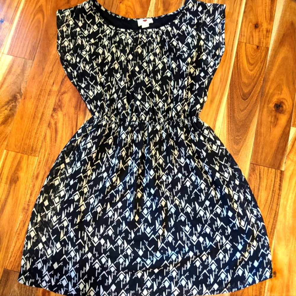 Like new (worn once) back pattern dress from one clothing brand size small
